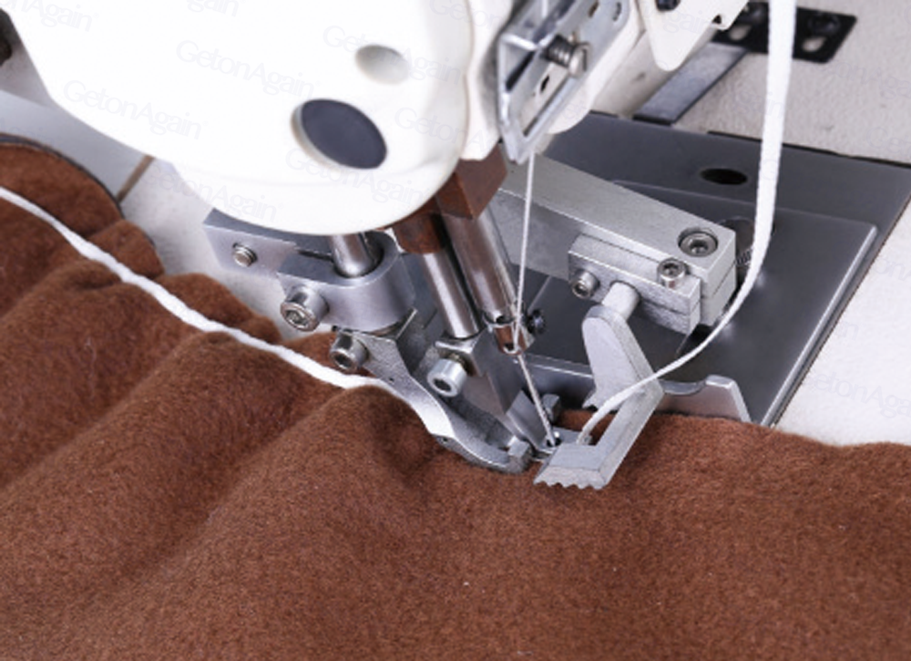 程控差动皱拢拼合缝纫机 GOA-550-12-1510